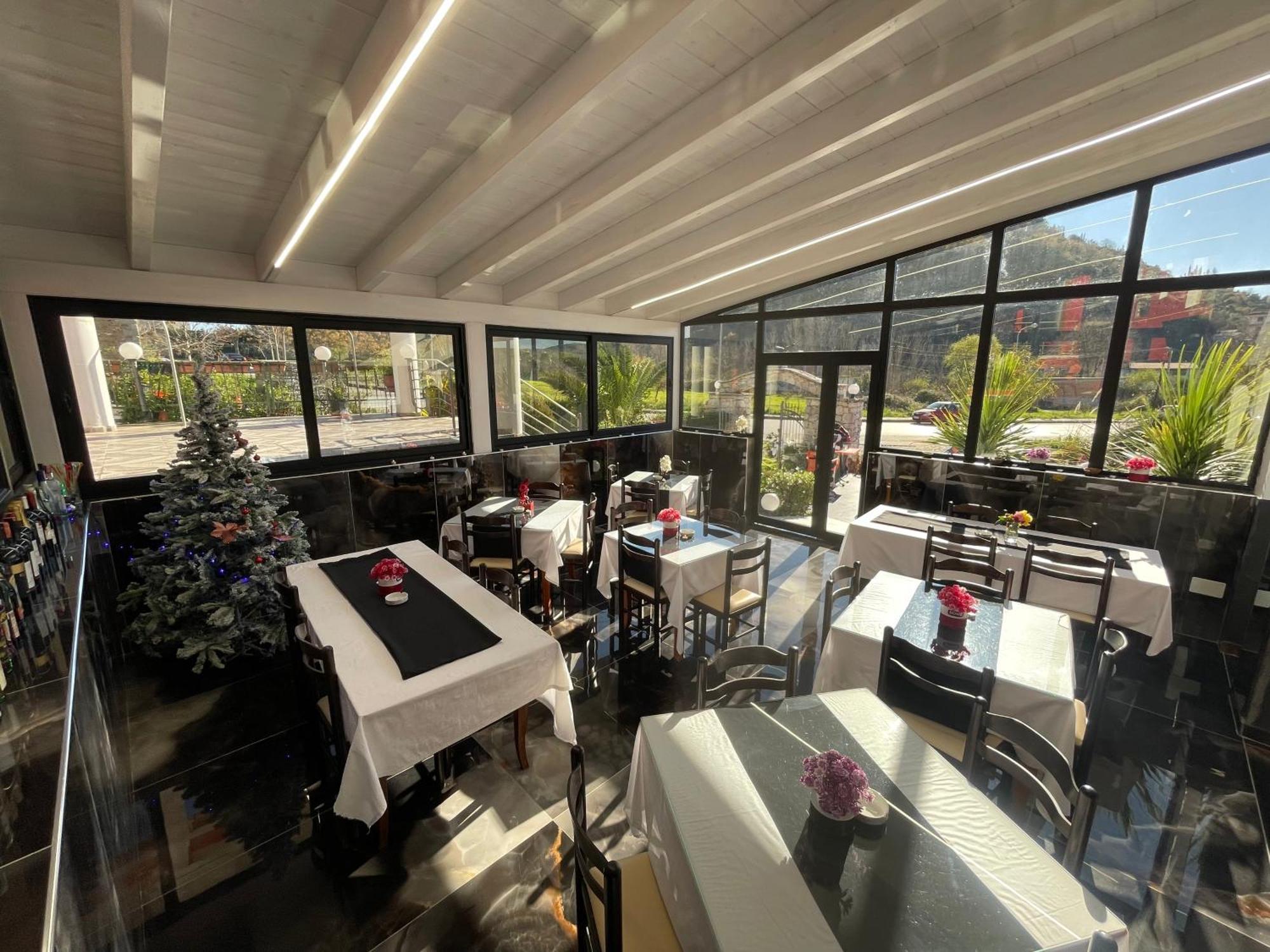 Hotel Bar Restaurant Mete Peshkepi Extérieur photo